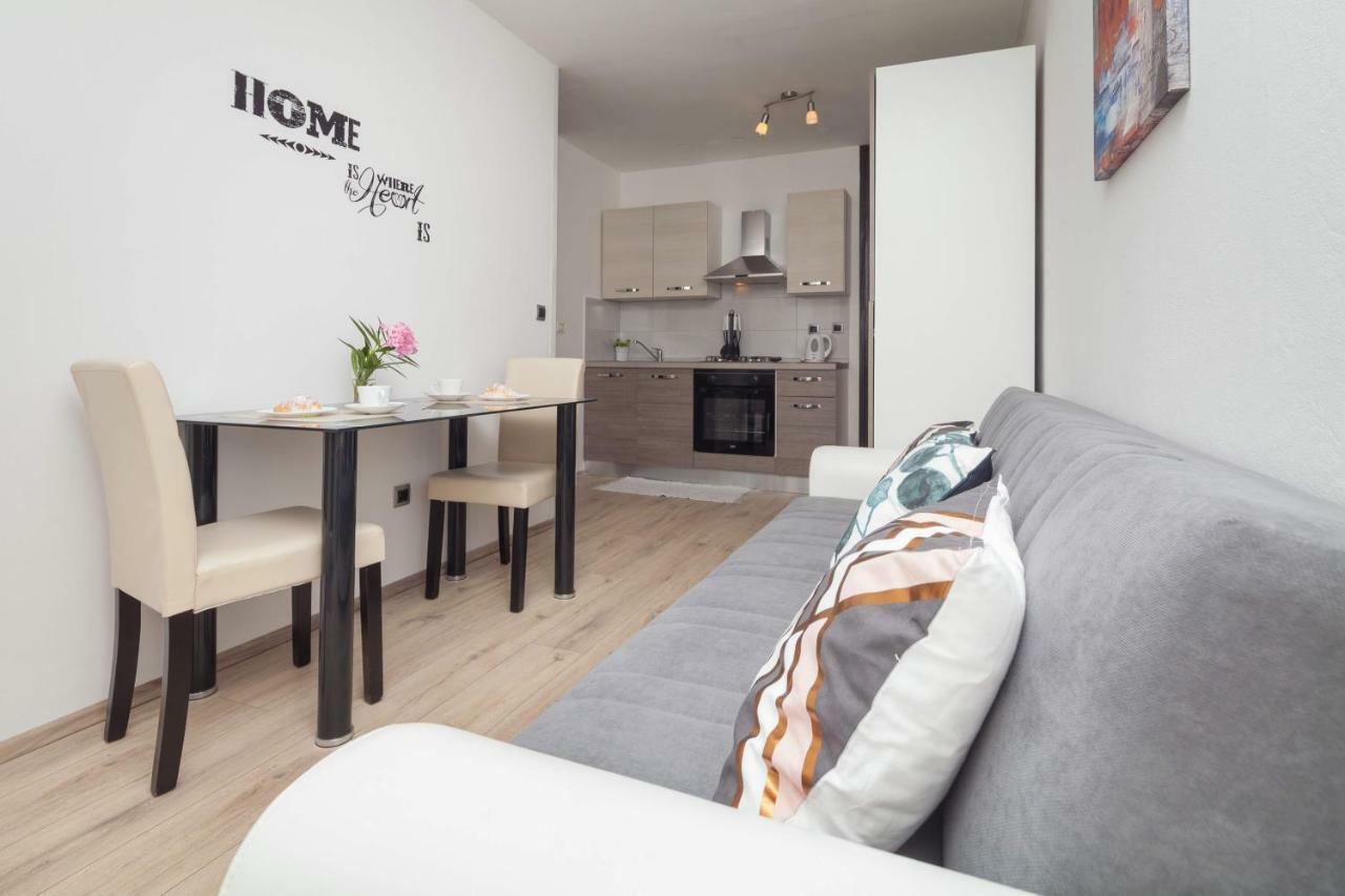 Apartman Ester Apartment *